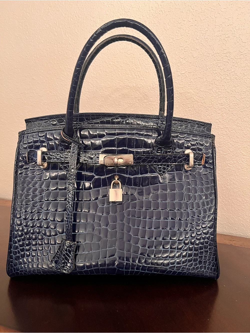 Elegant Croc-Embossed Satchel Handbag in Dark Navy